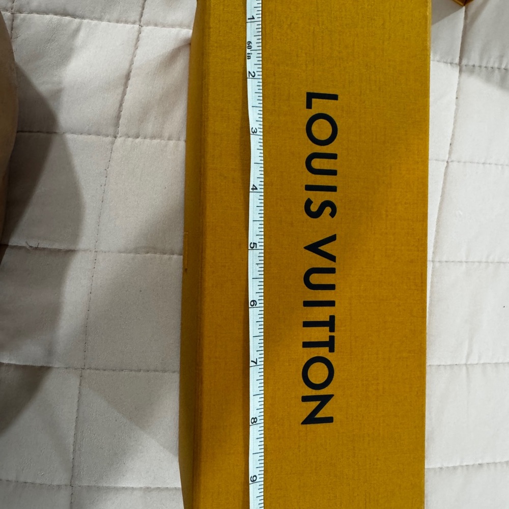 Louis Vuitton Long Gift Box with Ribbon & Tissue - Picture 9 of 10